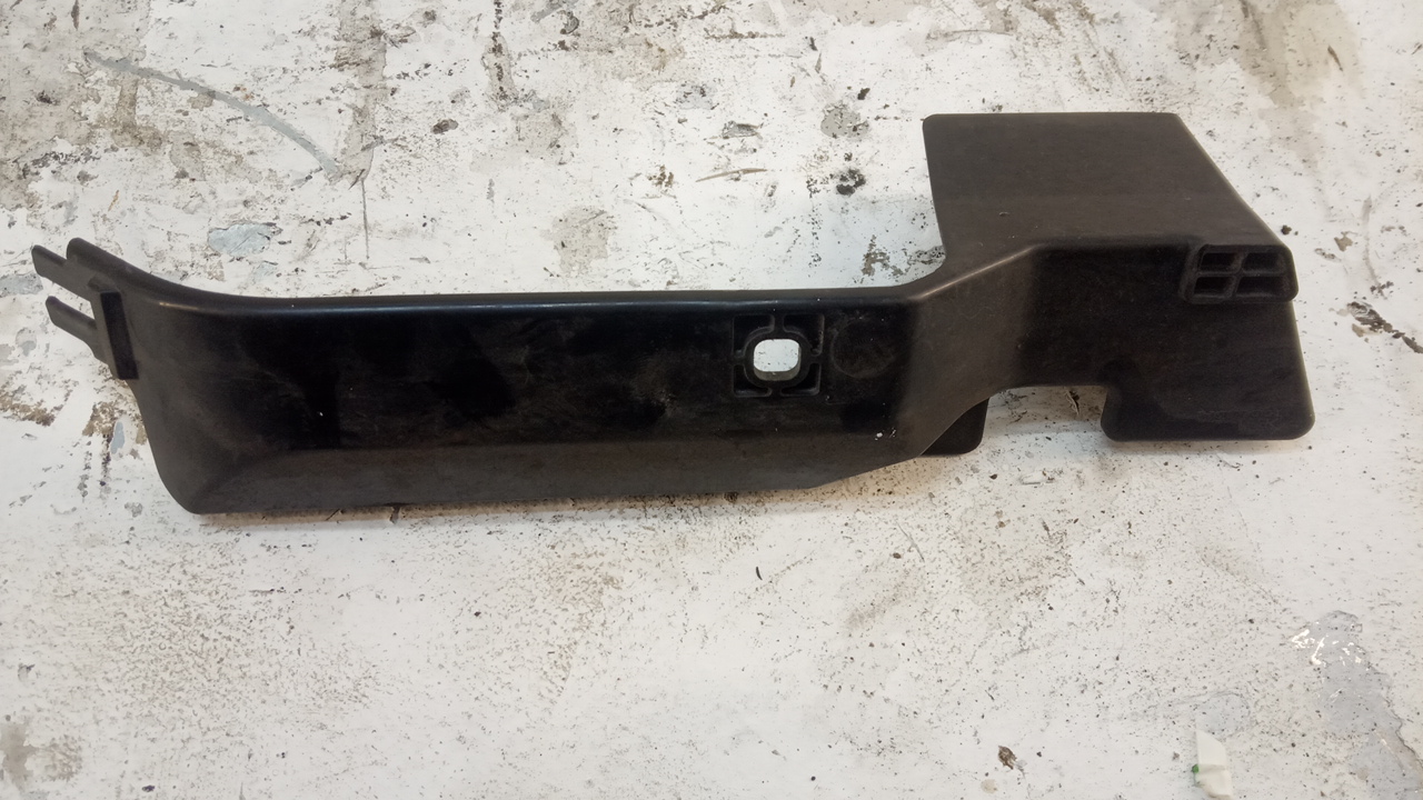 Воздуховод радиатора правый