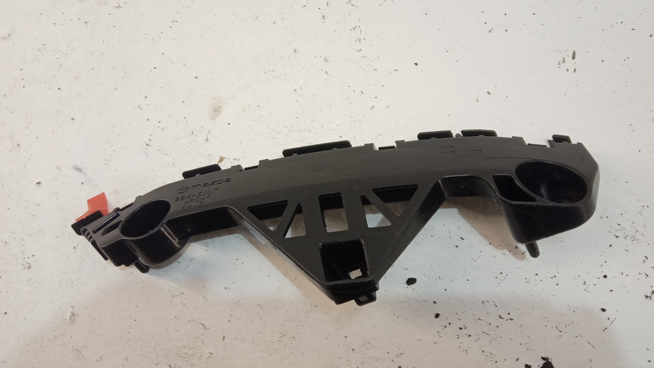 Кронштейн переднего бампера правый