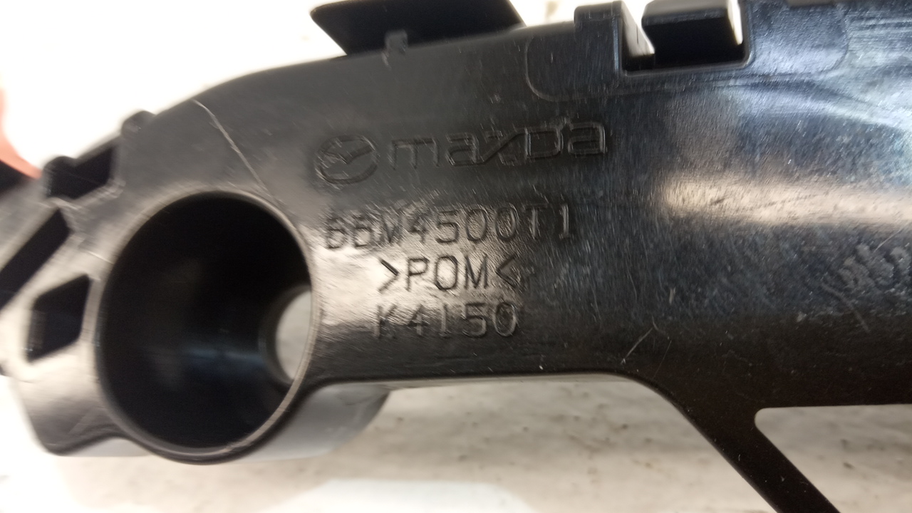 Кронштейн переднего бампера правый