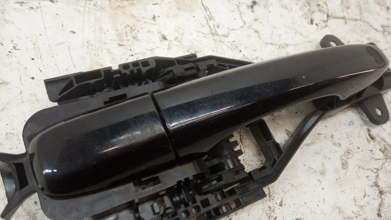 Ручка двери передней наружная правая