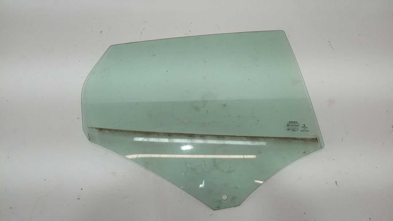 Стекло двери задней правой