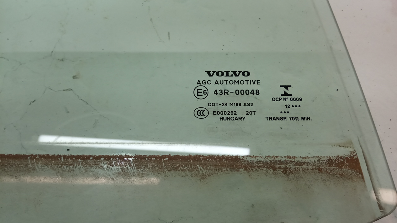 Стекло двери задней правой