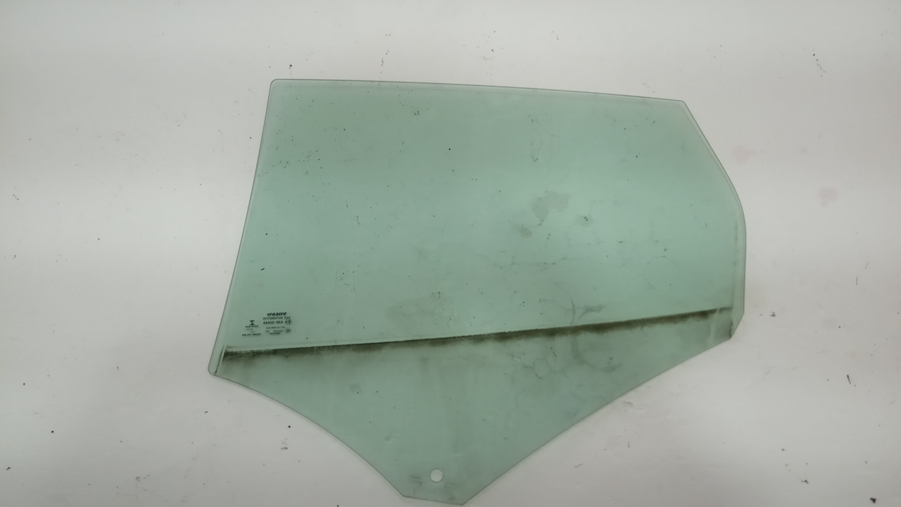 Стекло двери задней правой