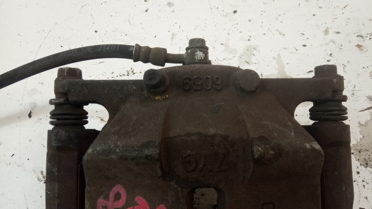 Суппорт передний правый