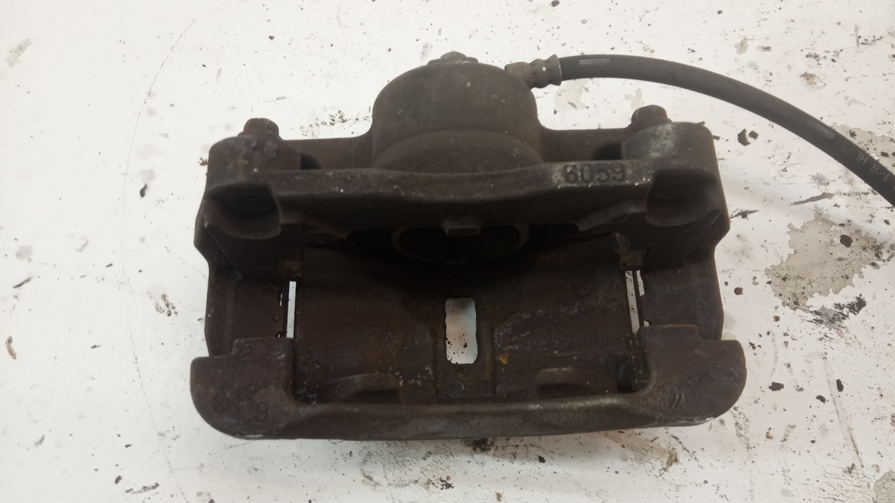 Суппорт передний правый