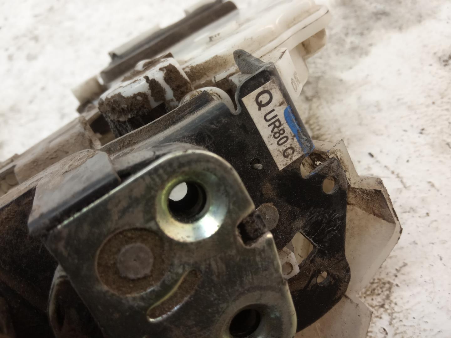 Замок двери задней левой