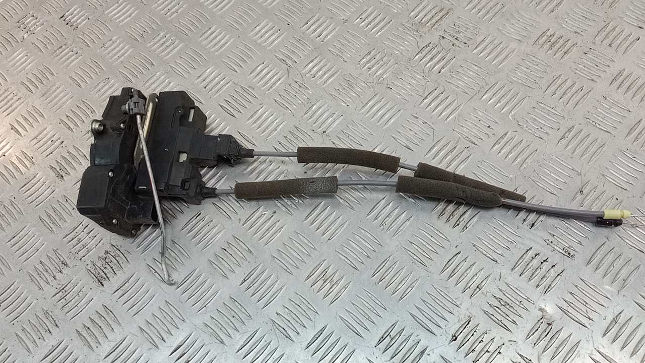 Замок двери задней левой