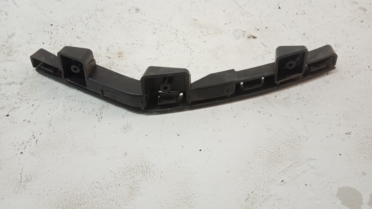 Кронштейн заднего бампера правый