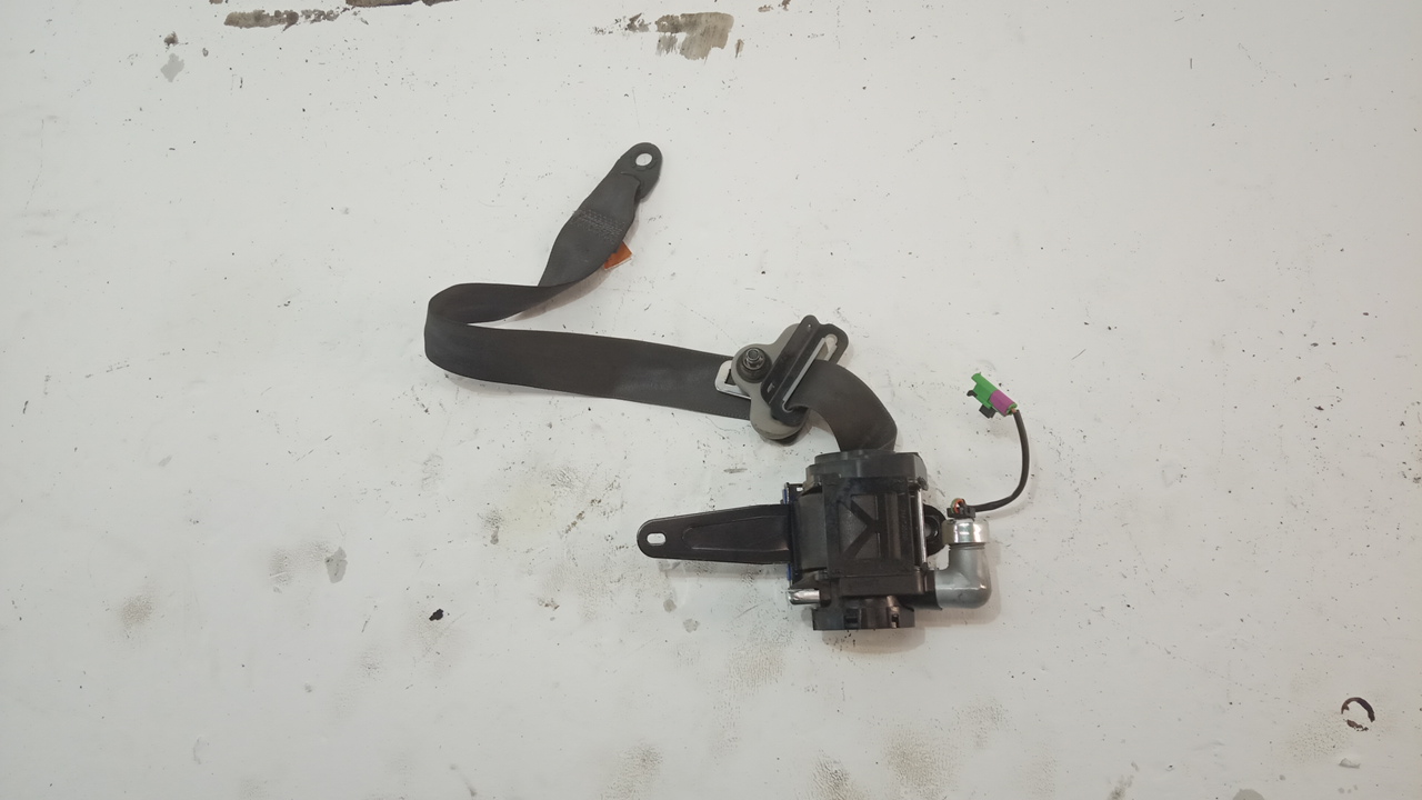 Ремень безопасности с пиропатроном