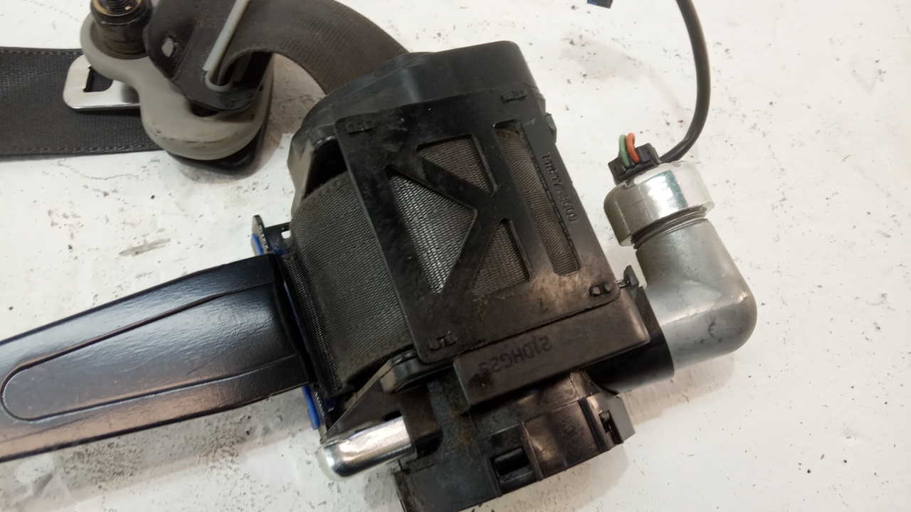 Ремень безопасности с пиропатроном