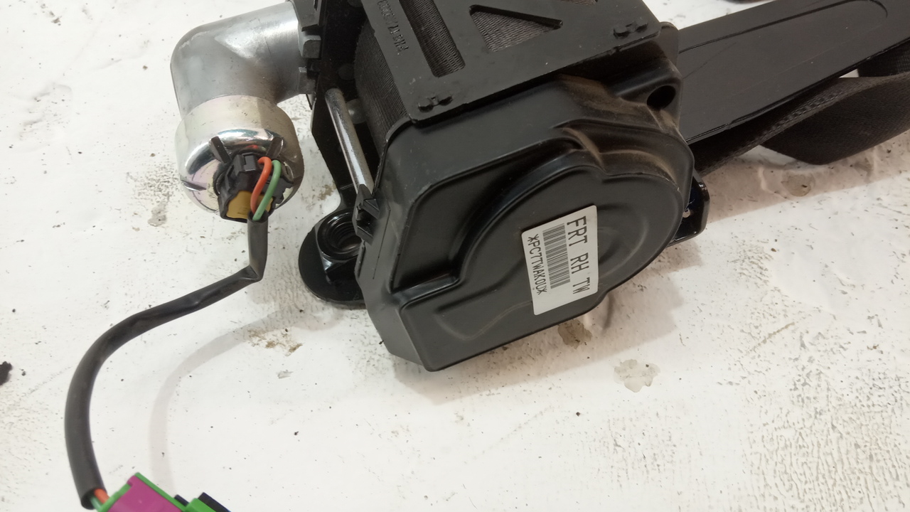 Ремень безопасности с пиропатроном