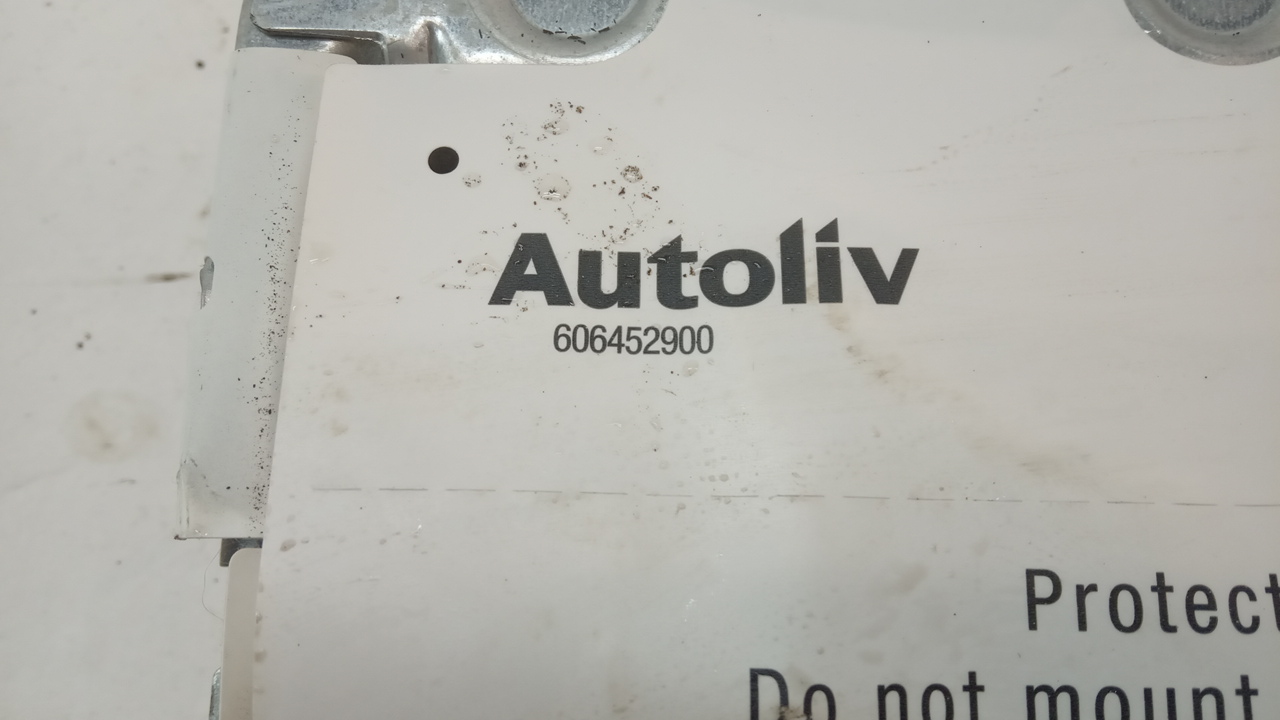 Подушка безопасности пассажирская (в торпедо)