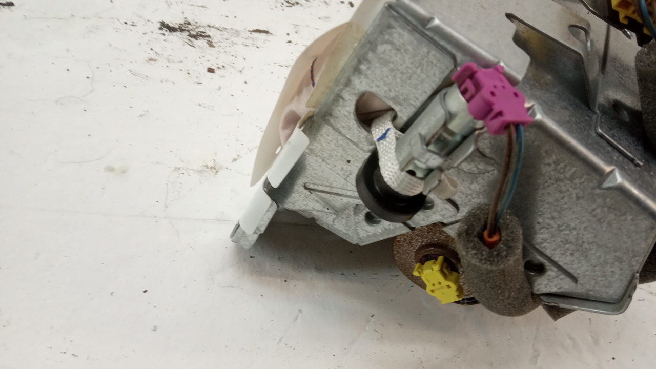 Подушка безопасности пассажирская (в торпедо)