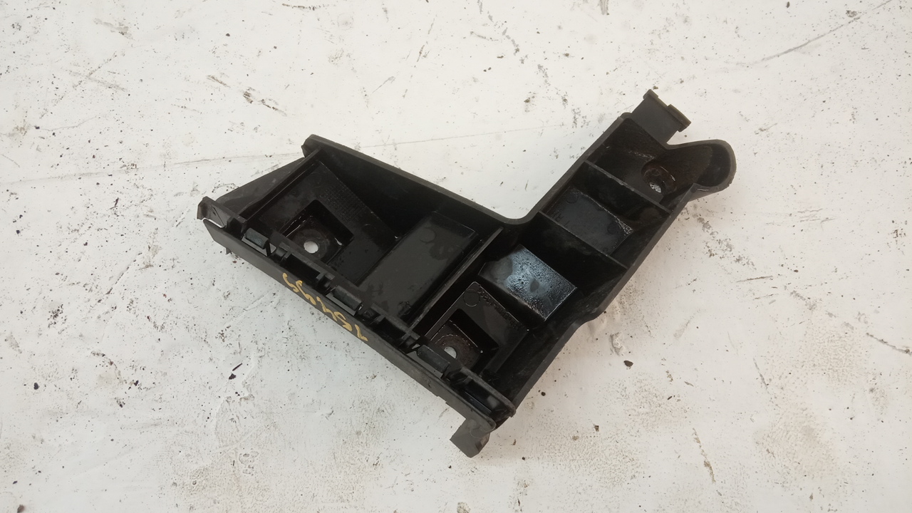 Кронштейн заднего бампера правый