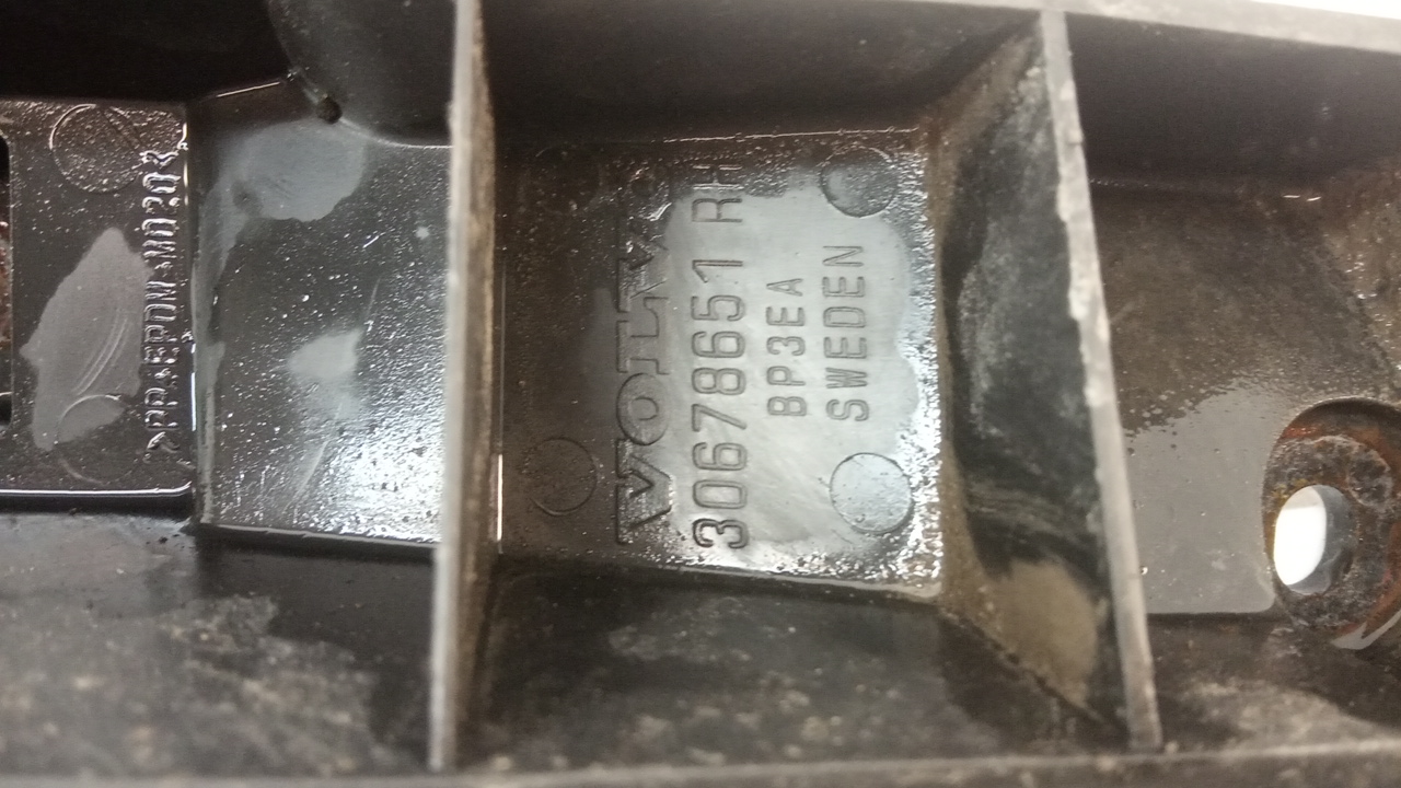 Кронштейн заднего бампера правый