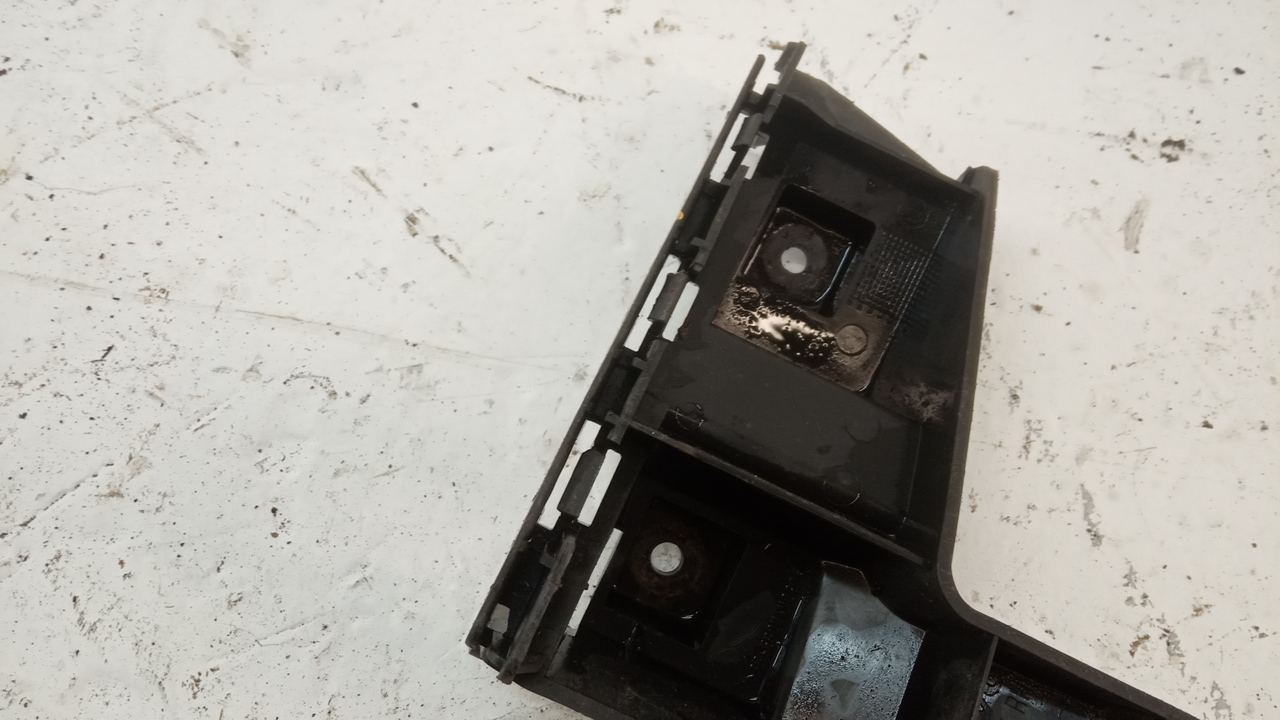 Кронштейн заднего бампера правый