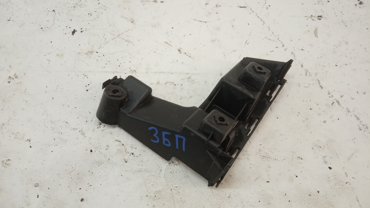 Кронштейн заднего бампера правый