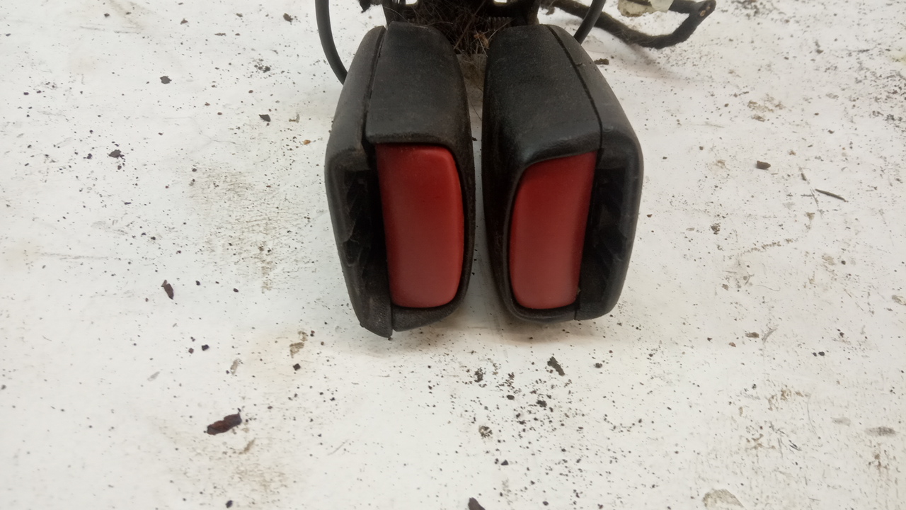 Ответная часть ремня безопасности