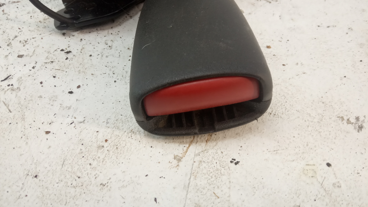 Ответная часть ремня безопасности