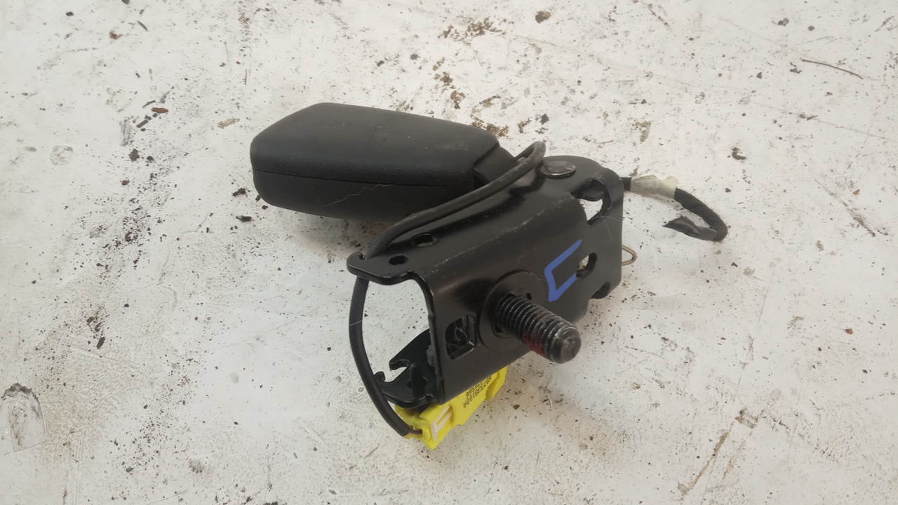 Ответная часть ремня безопасности