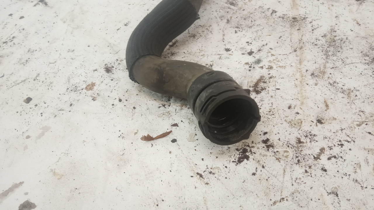 Патрубок радиатора