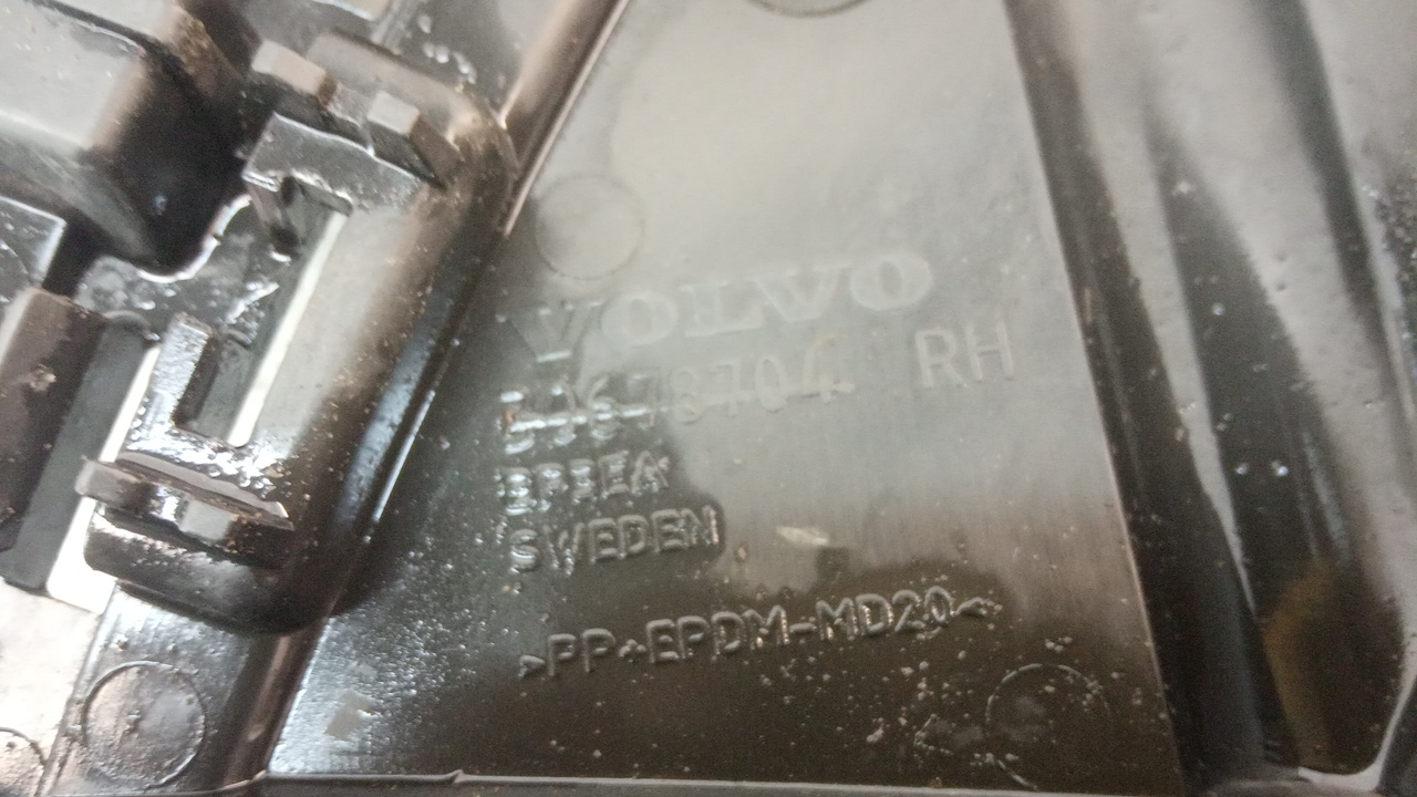 Кронштейн заднего бампера правый