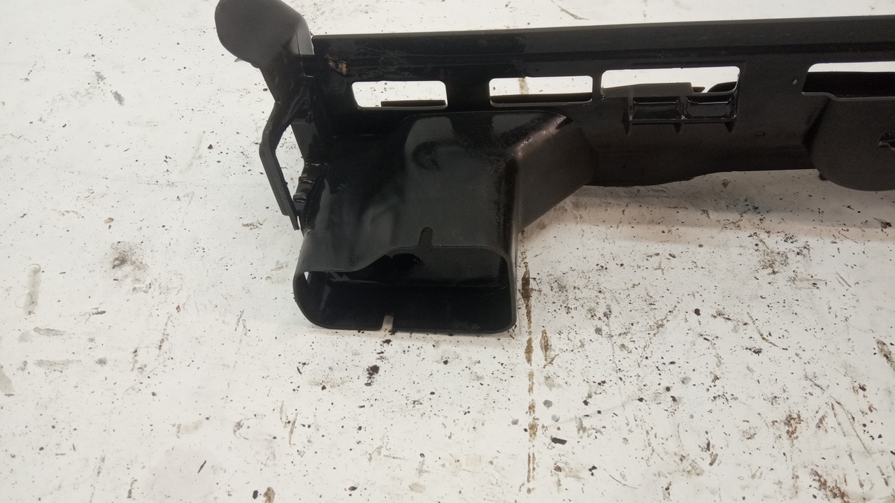 Воздуховод радиатора левый