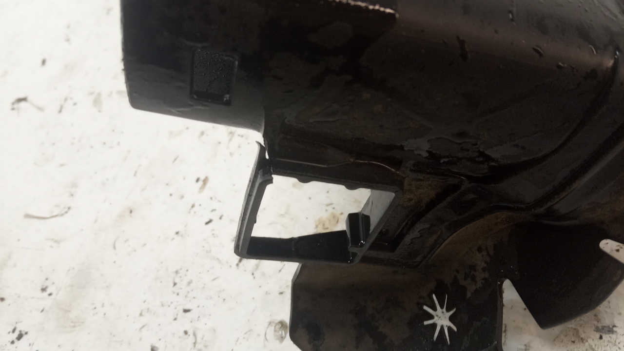 Воздуховод радиатора левый