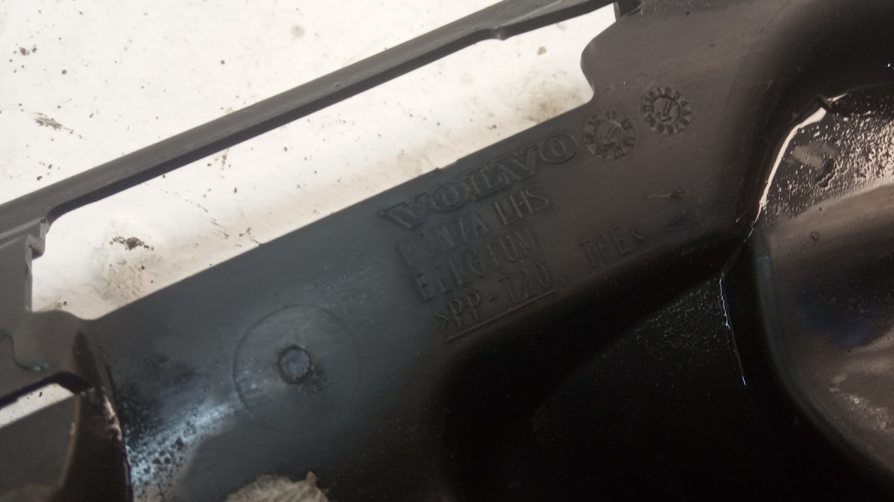 Воздуховод радиатора левый