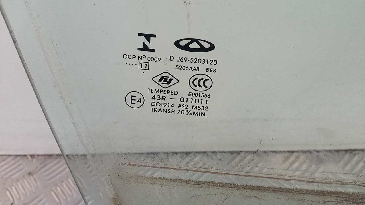 Стекло двери передней правой