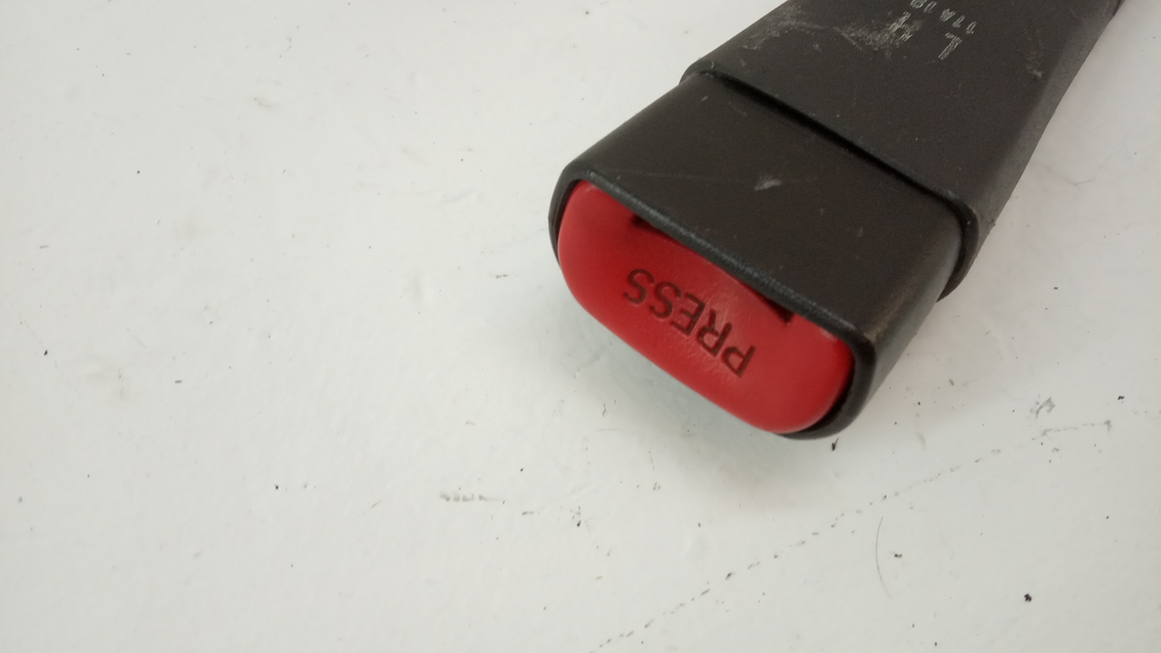 Ответная часть ремня безопасности