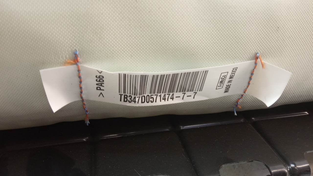 Подушка безопасности пассажирская (в торпедо)