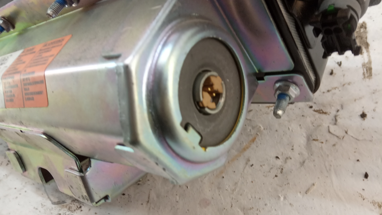 Подушка безопасности пассажирская (в торпедо)