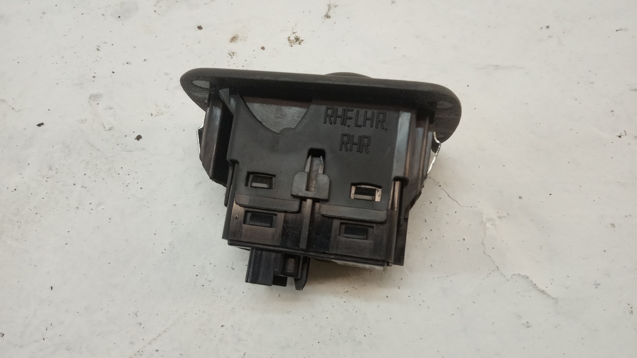 Кнопка стеклоподъемника