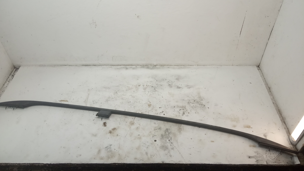 Рейлинг (релинг) правый (планка на крышу)