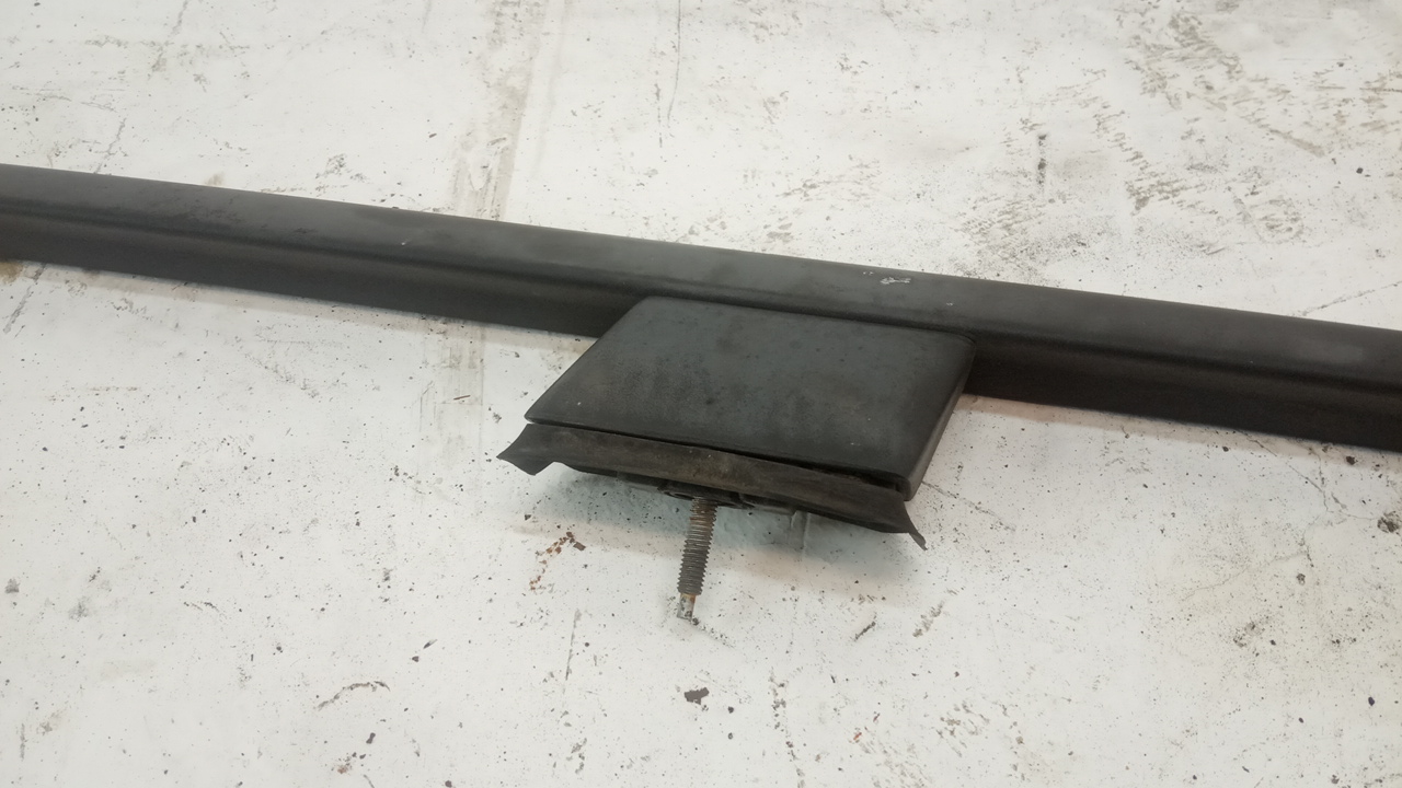 Рейлинг (релинг) правый (планка на крышу)