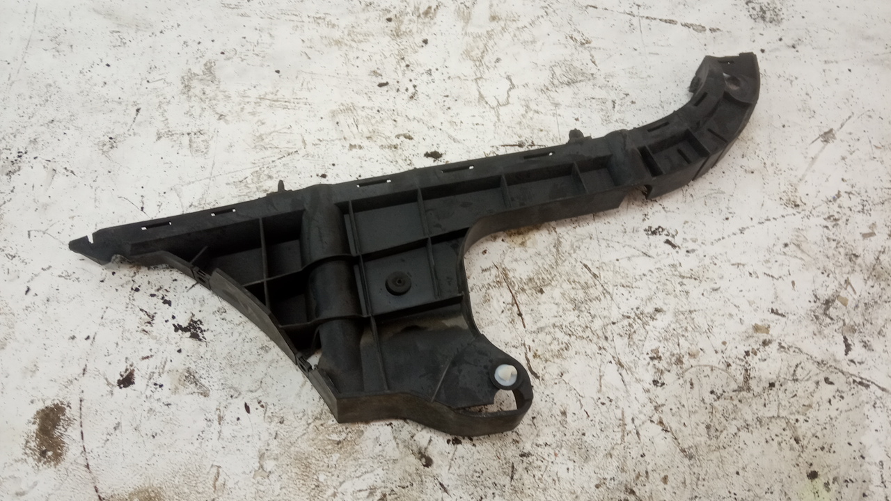 Кронштейн заднего бампера правый