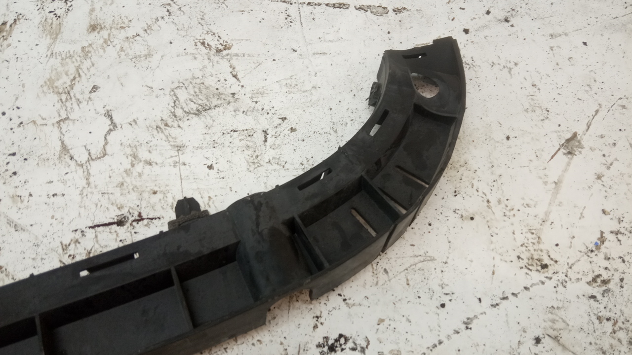 Кронштейн заднего бампера правый