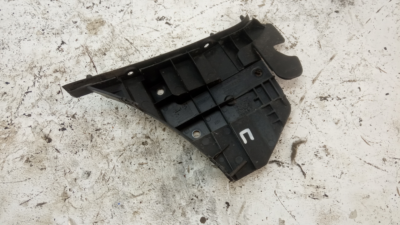 Кронштейн переднего бампера правый