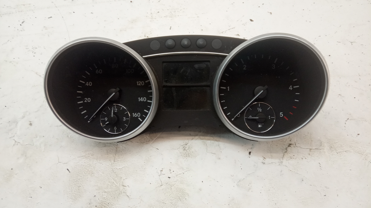 Панель приборов