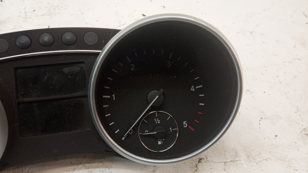 Панель приборов