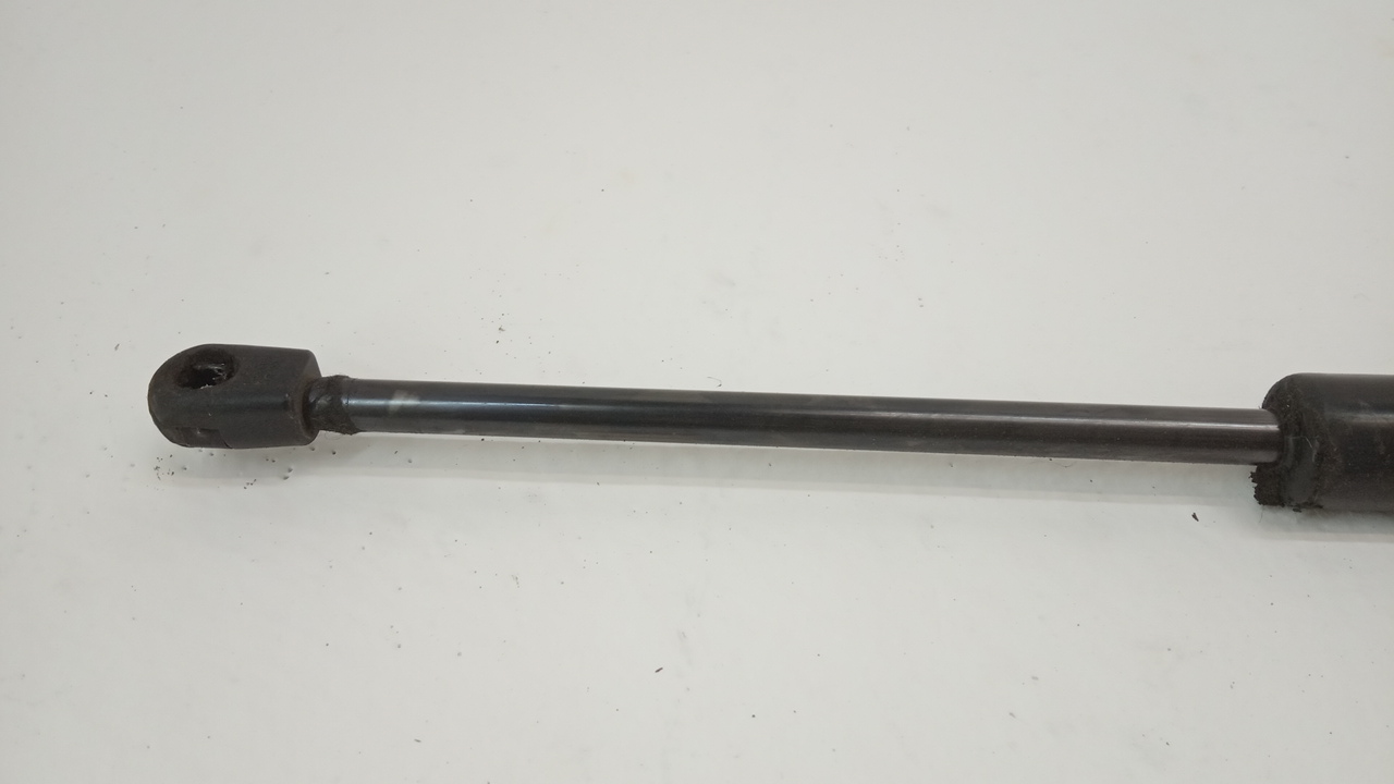 Амортизатор двери багажника