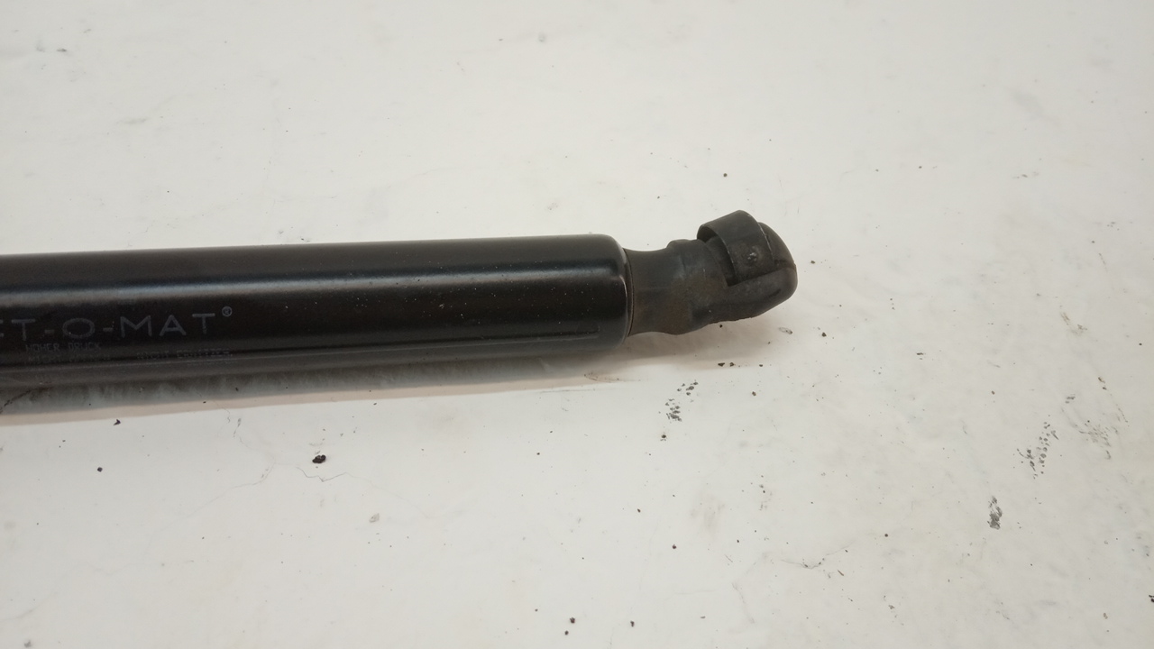 Амортизатор двери багажника