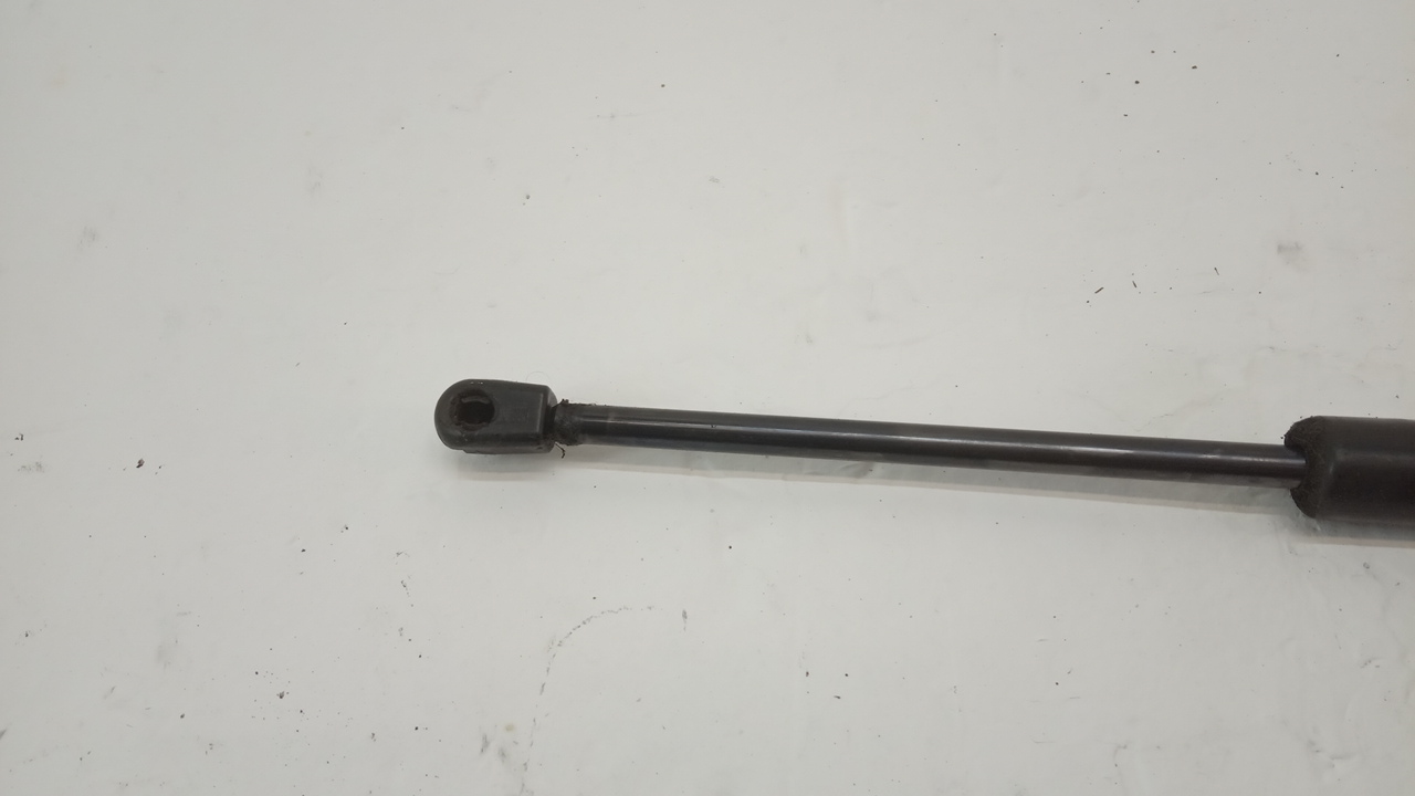 Амортизатор двери багажника