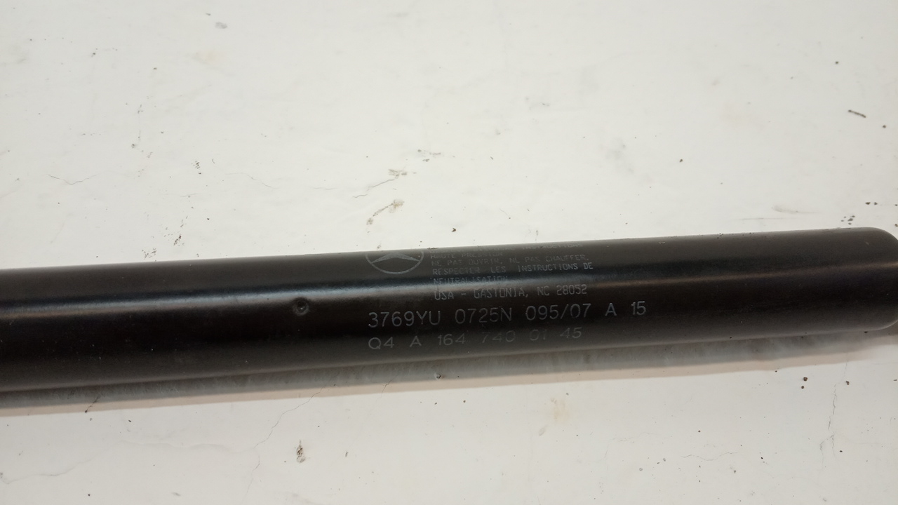 Амортизатор двери багажника