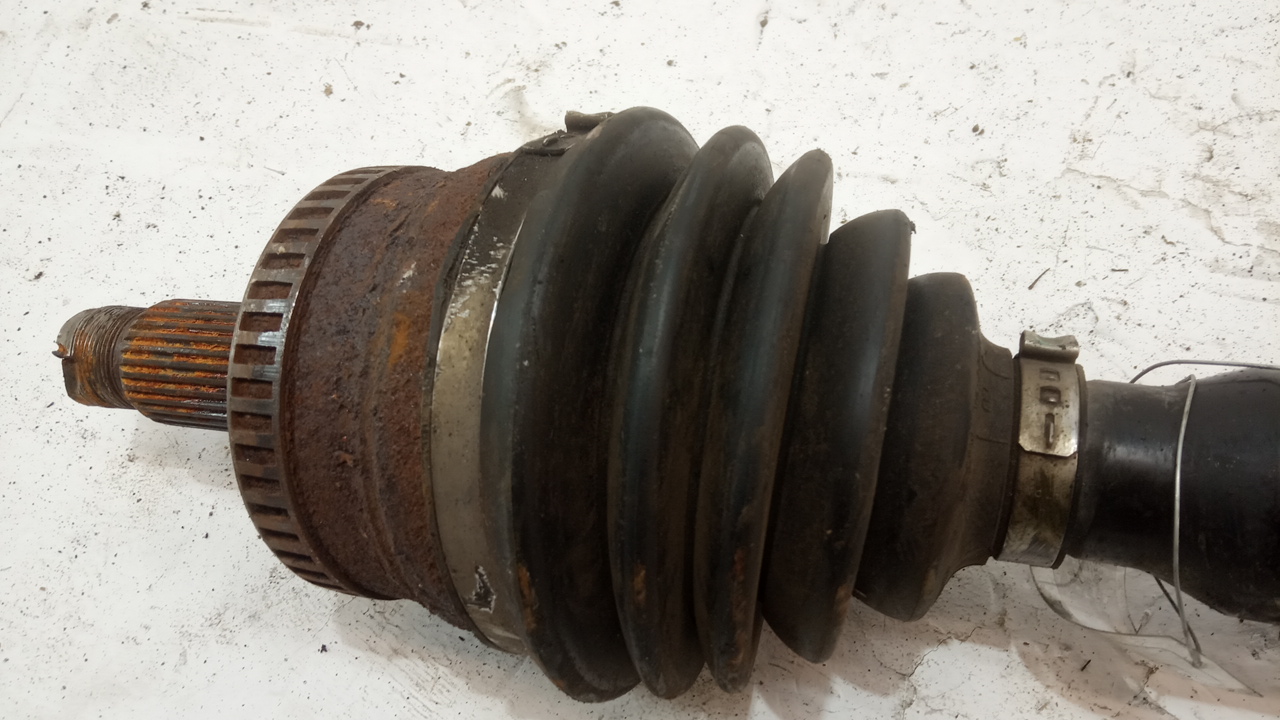 Полуось правая (привод)