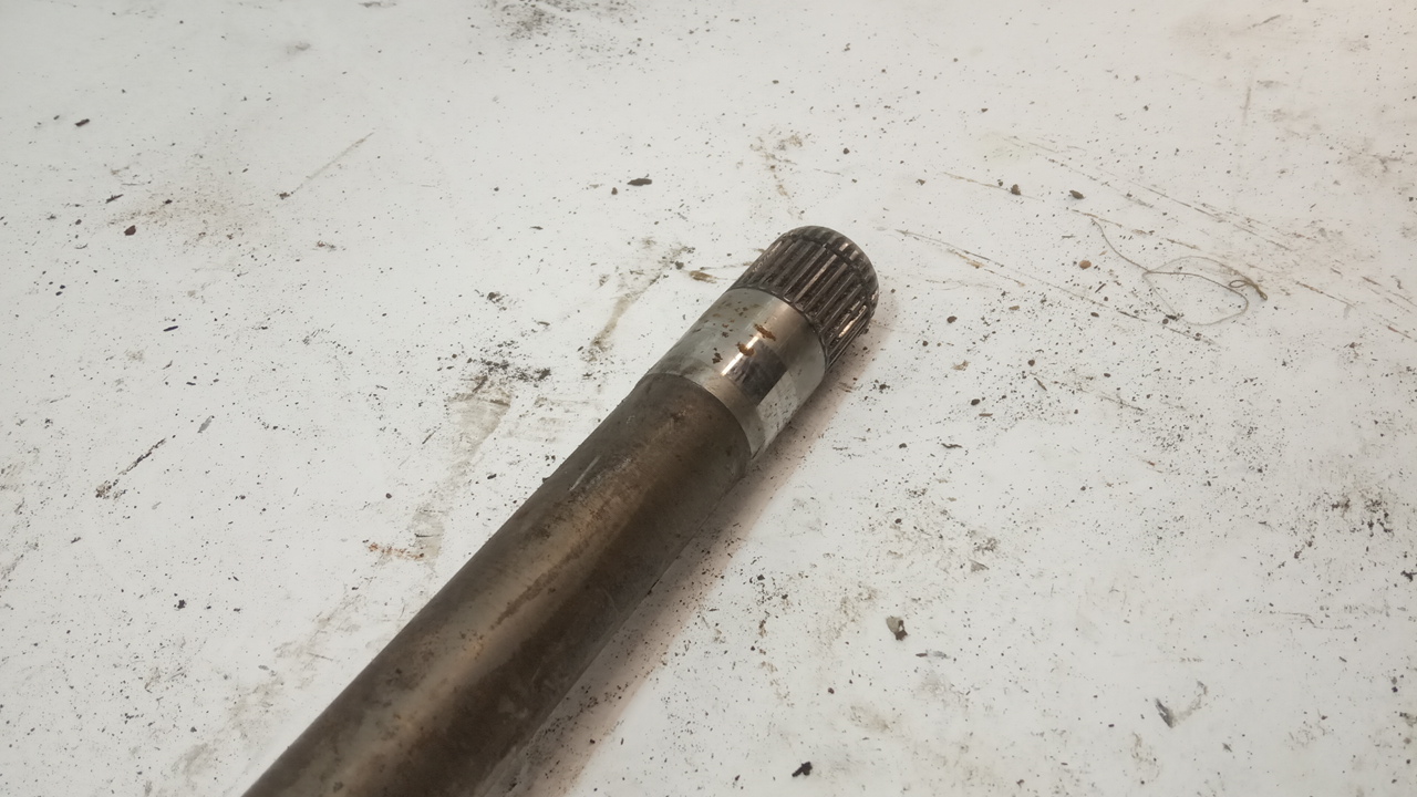 Полуось правая (привод)