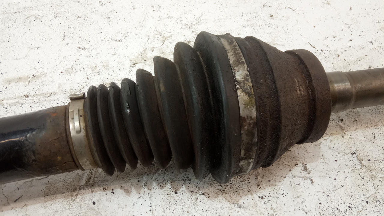 Полуось правая (привод)