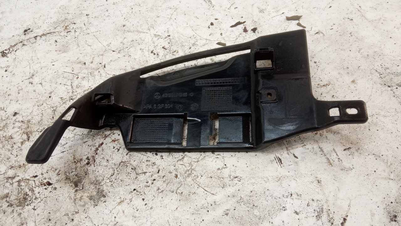 Кронштейн заднего бампера левый