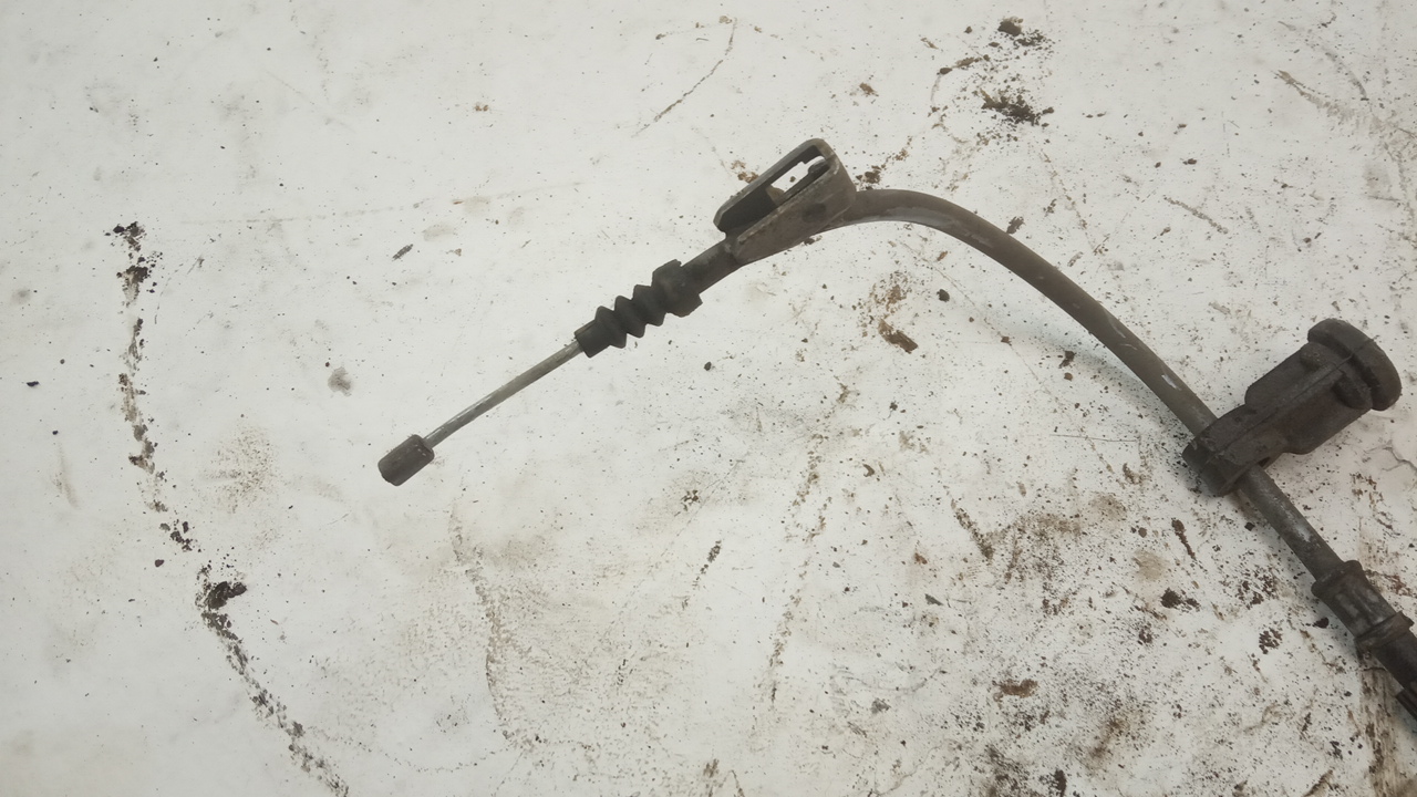 Трос стояночного тормоза центральный